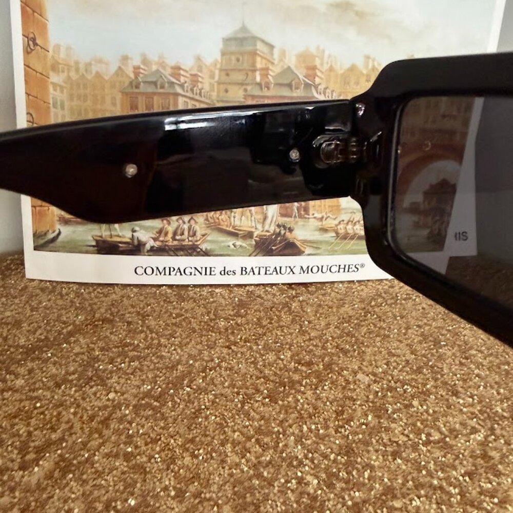 Black Oversized Square Sunglasses Gold Logo Accent Statement Frame - Picture 5 of 7